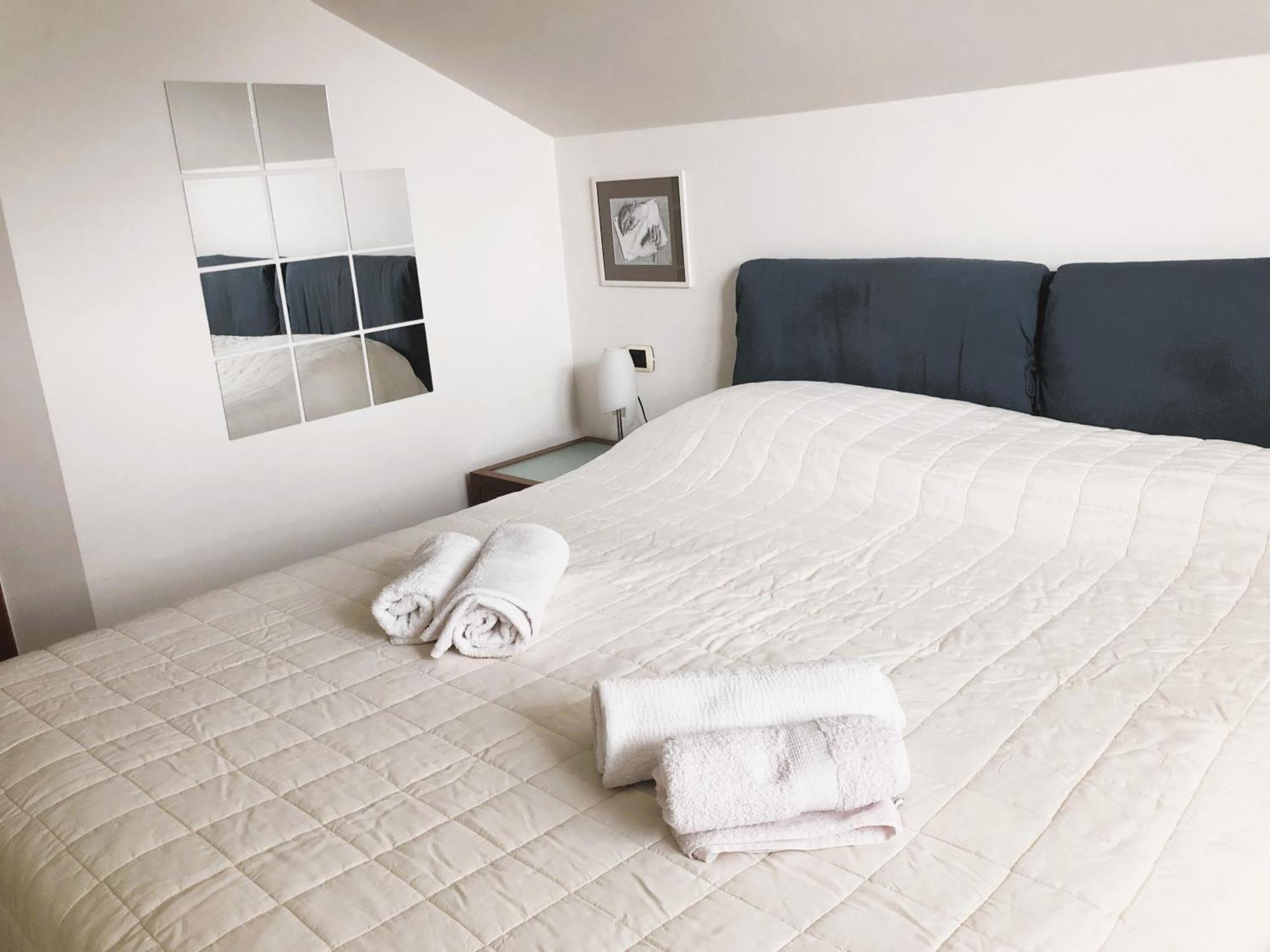 Bright Penthouse Close To Center With Terrace And Lake View 레코 외부 사진